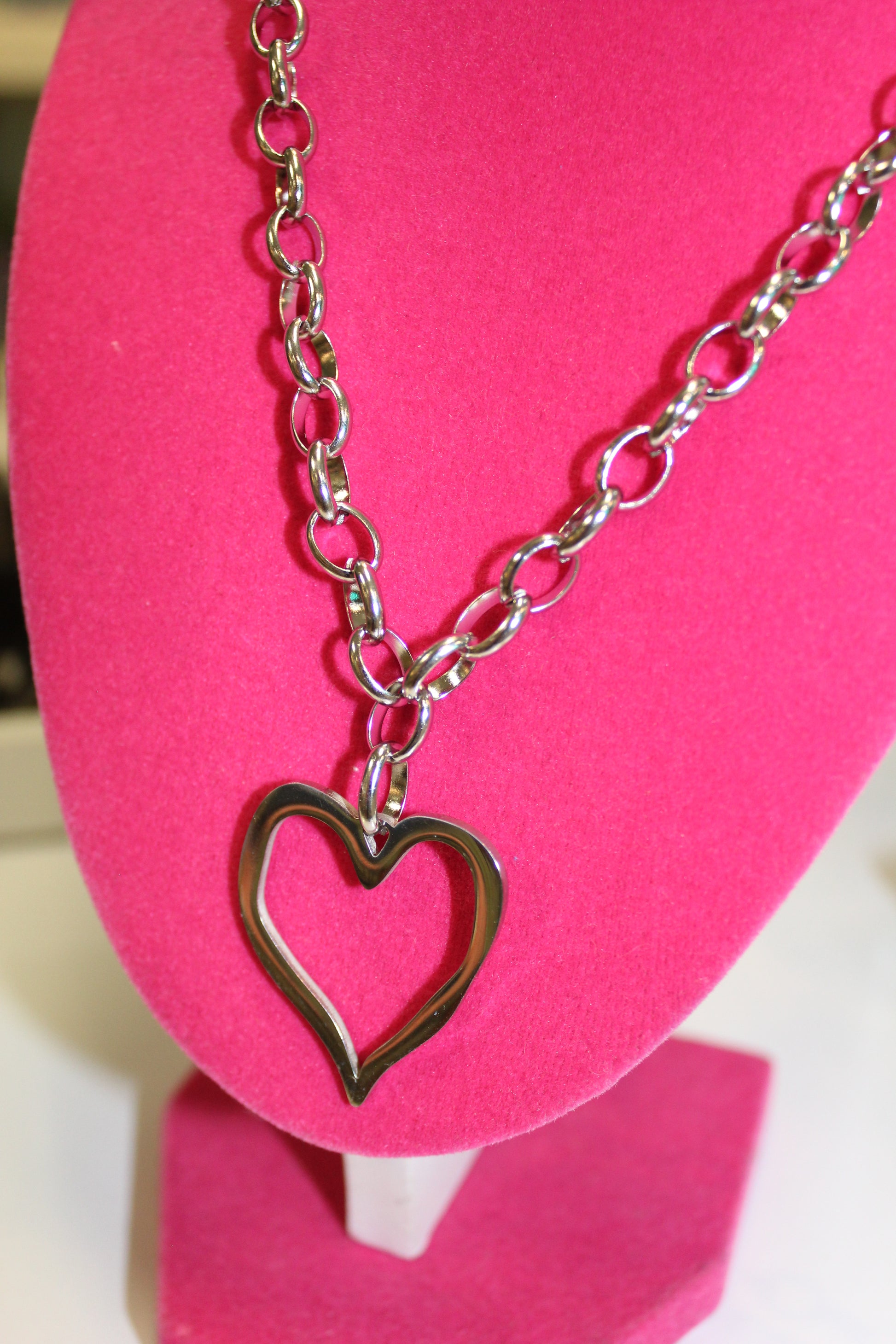 Hollow Heart Link Necklace